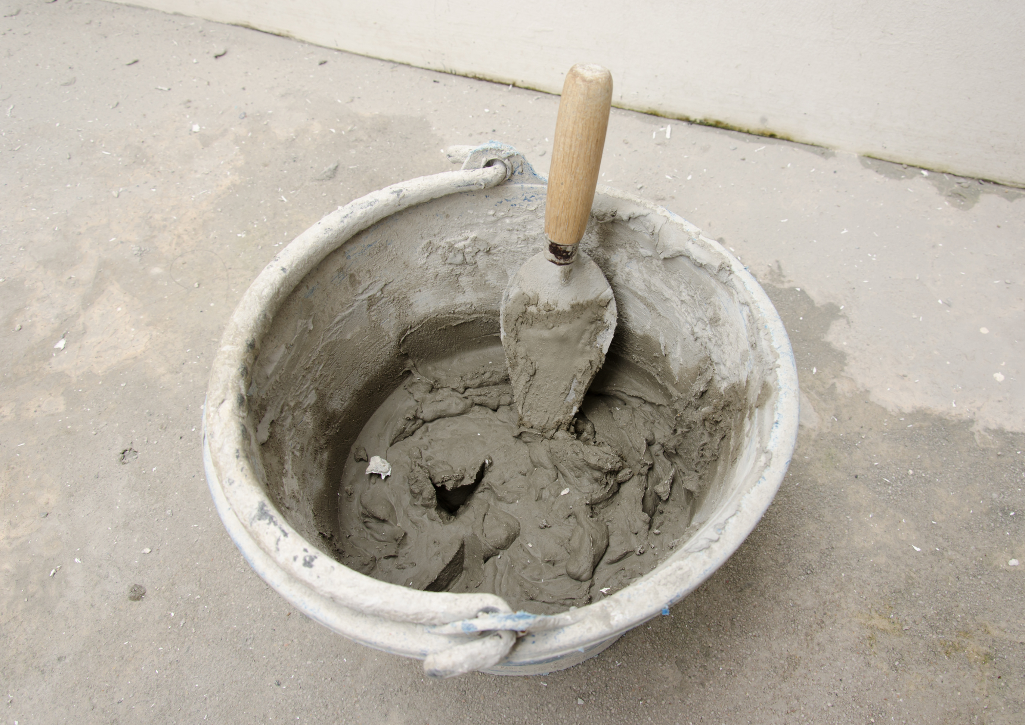 PHOTO-2025-03-11-19-16-37 wiaderko z betonem