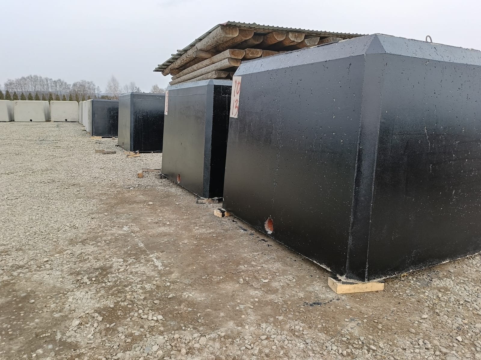 Szambo betonowe cena – ile kosztuje trwały zbiornik z montażem?