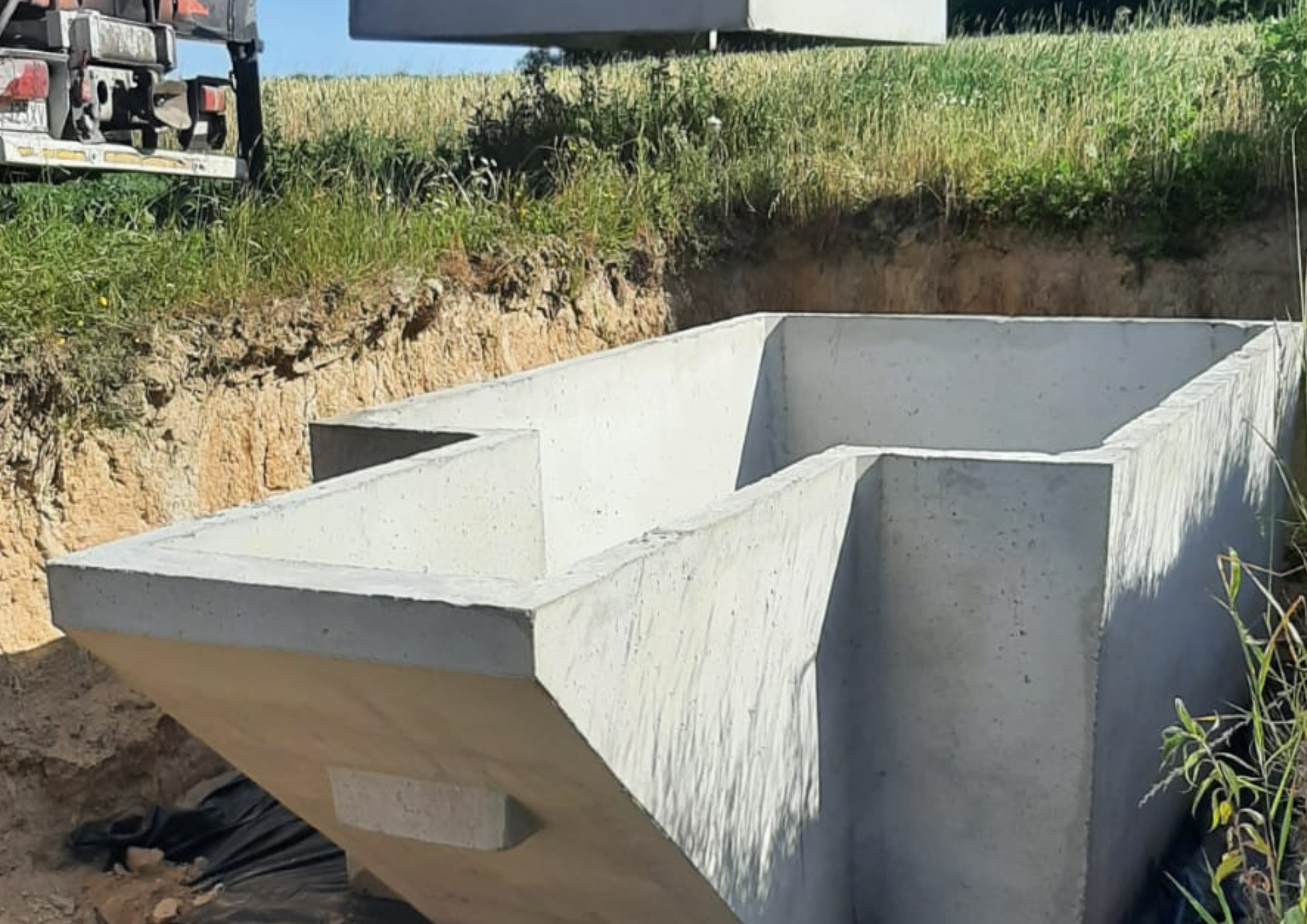 Piwniczka ziemna betonowa – nowoczesno-tradycyjne rozwiązanie do każdego ogrodu