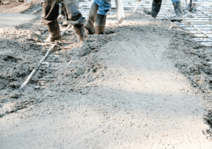 Szambo betonowe Bluszczów – trwały zbiornik od śląskiego producenta Mysłek Zbiorniki Betonowe