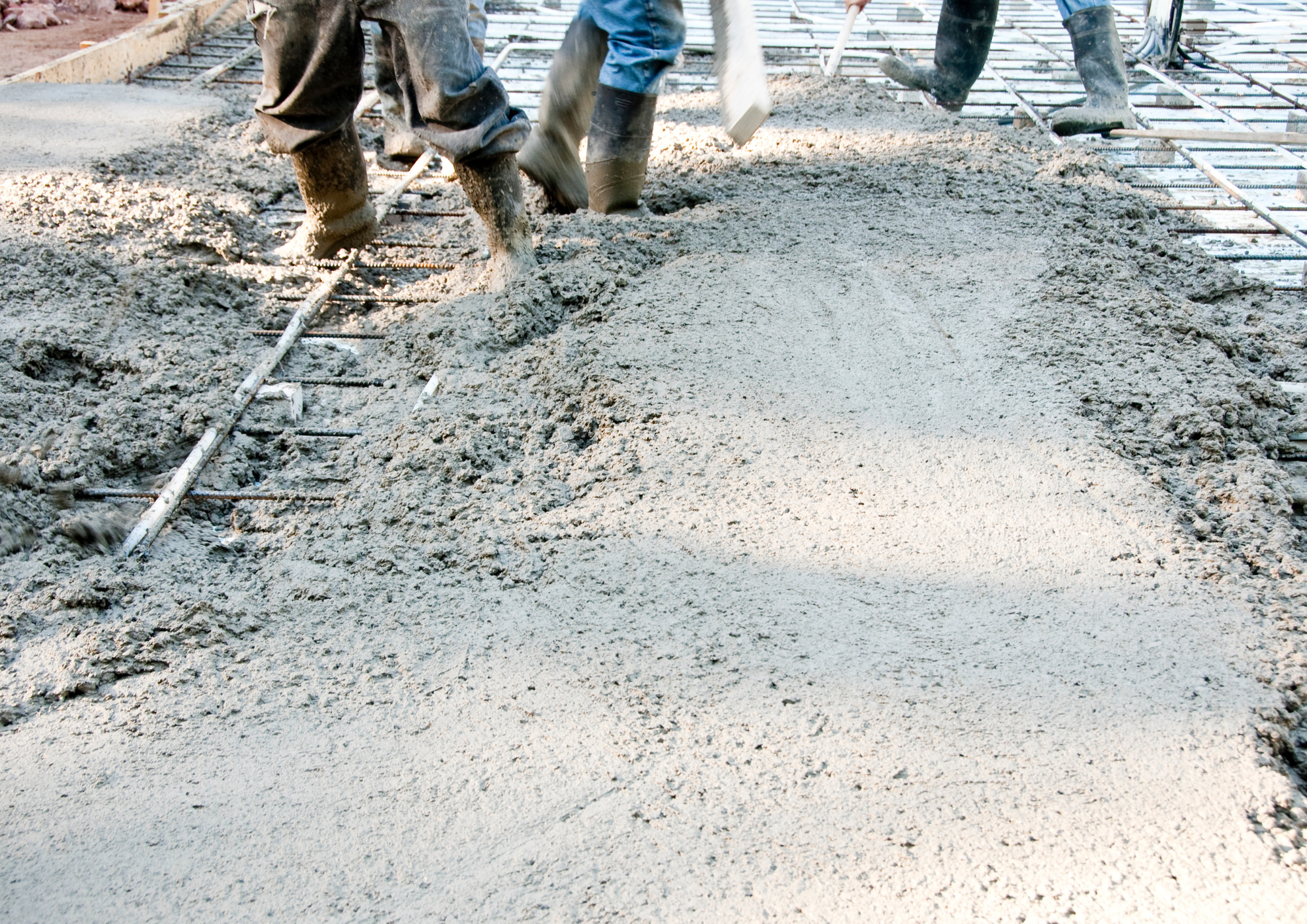 Szambo betonowe Bluszczów – trwały zbiornik od śląskiego producenta Mysłek Zbiorniki Betonowe