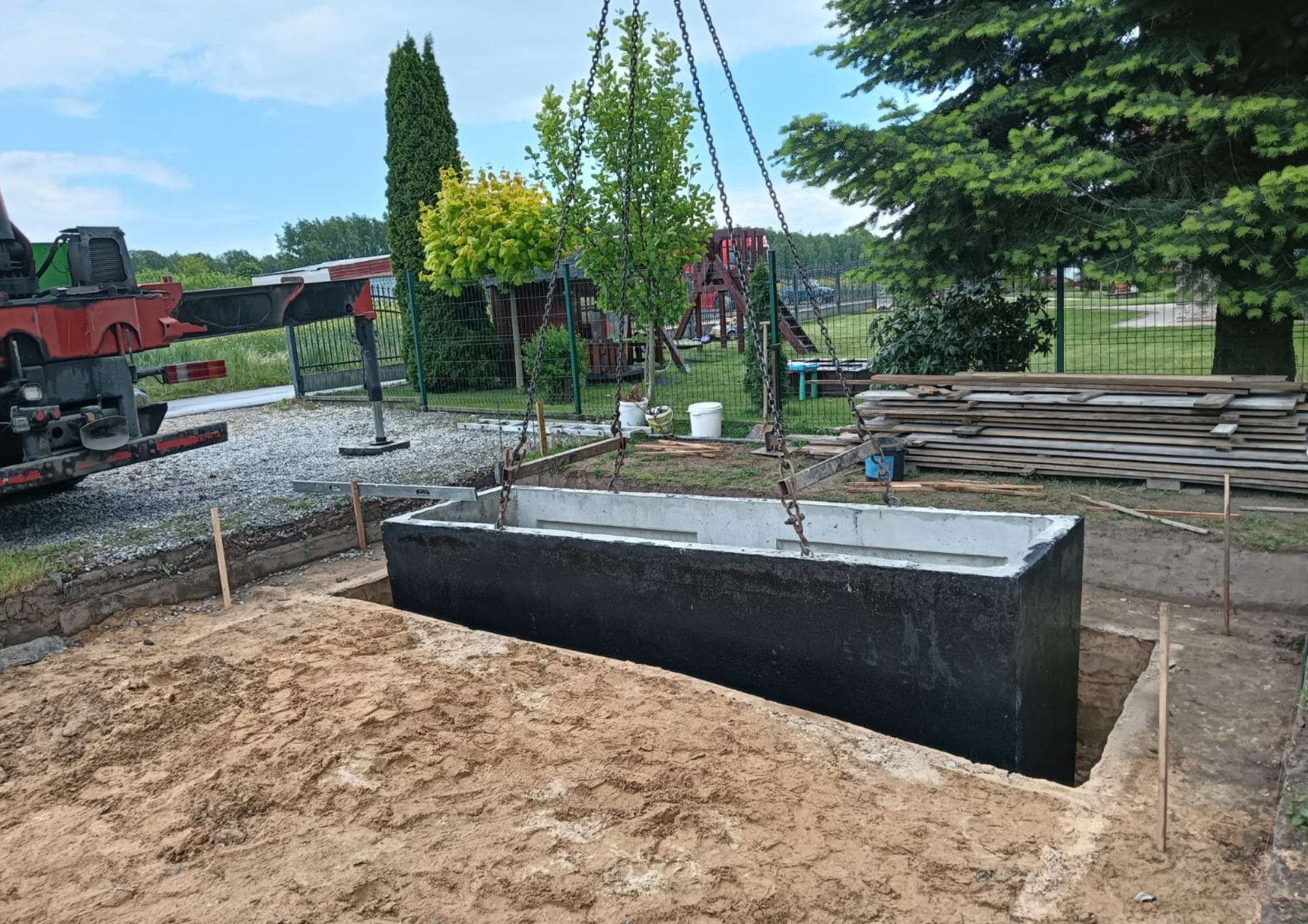 Betonowy kanał samochodowy – trwałe rozwiązanie dla warsztatów i garaży